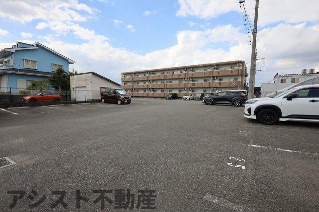 ユーミーTRM24の駐車場