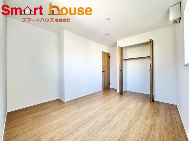 座間市相武台二丁目01期　全1棟の洋室|採光・通風が心地よいお部屋♪子供部屋や書斎など多目的に使えて、成長に合わせた部屋割り変更も可能です。