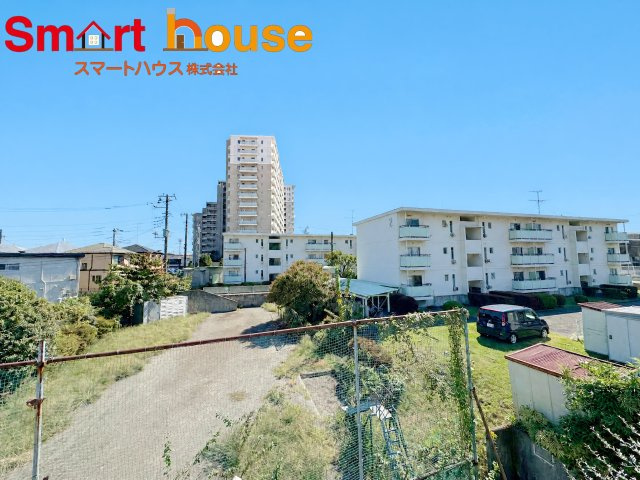 座間市相武台二丁目01期　全1棟の展望|開放的なバルコニーは見晴らしもよく、太陽の温かな温もりをめいっぱい受け止めてくれます。太陽の光と爽やかな風を受けたお洗濯物はあっという間に乾き、取りこむ時には太陽の匂いを感じられそうですね。