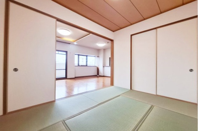 【和室】 | グレイスランドマーク堺・光明池 | 6帖の和室！来客時には扉を閉めて客間として利用するなど、柔軟な使い方ができるのが魅力です。
