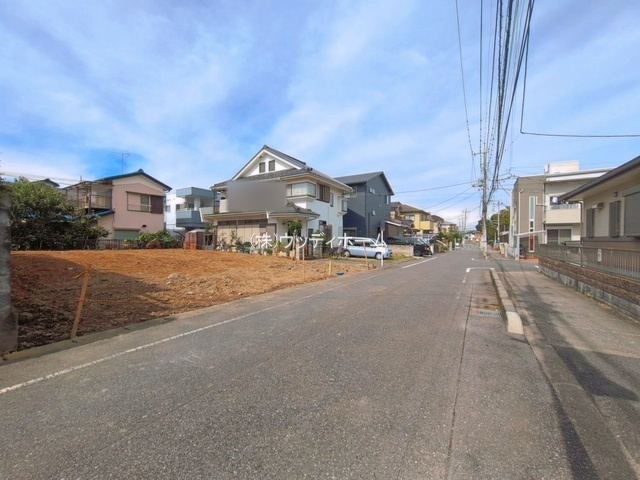 越谷市東越谷第9　新築一戸建て　1号棟の前面道路含む現地写真
