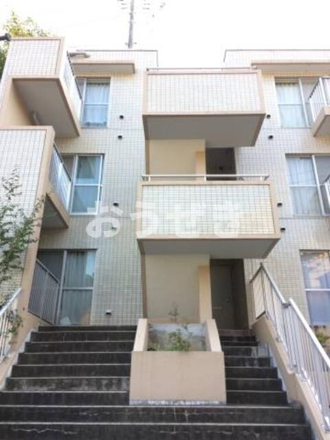 クリオ浅間台ファーストのエントランス