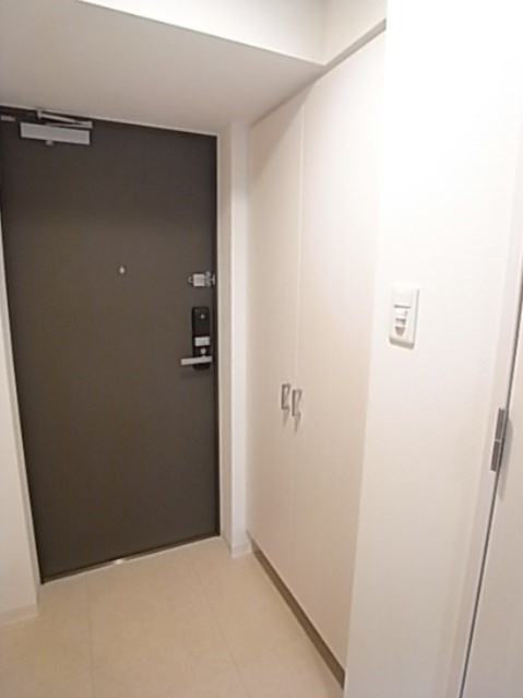 エスリード神戸三宮ラグジェの玄関