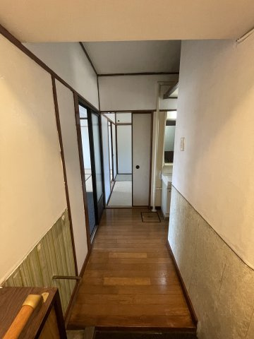 離宮ビルの玄関
