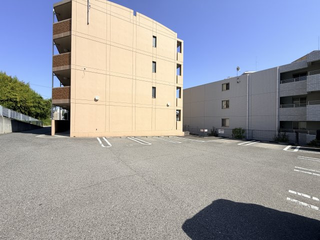 コントレイルの駐車場