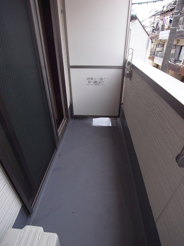 フジパレス塚本東のバルコニー