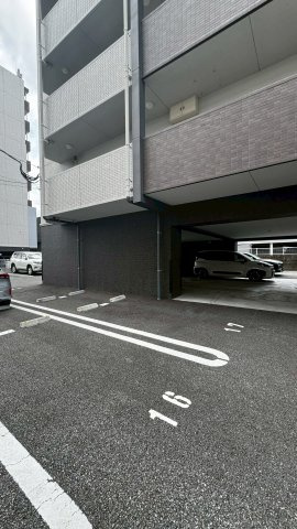 LIBTH博多駅南WESTの駐車場