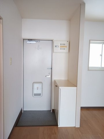 ニューシティ猿田Ｂの玄関|収納もある玄関です