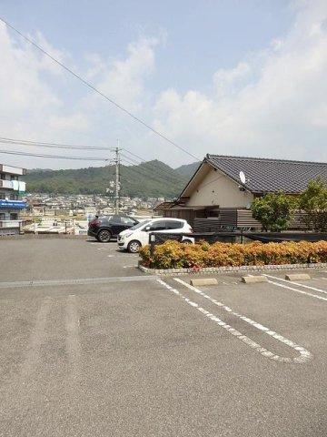 セントラルヒルズの駐車場|駐車場があるので、車を買う予定の方も安心です