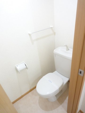 グレイスフルホームＢのトイレ|コンパクトで使いやすいトイレです