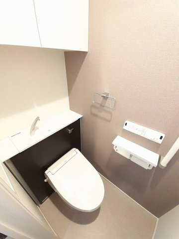 サン　ウォーム　Ｖのトイレ|落ち着いた色調のトイレです