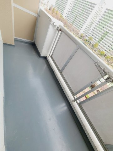 UR武庫川 11号棟のバルコニー