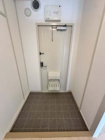 UR武庫川 28号棟の玄関
