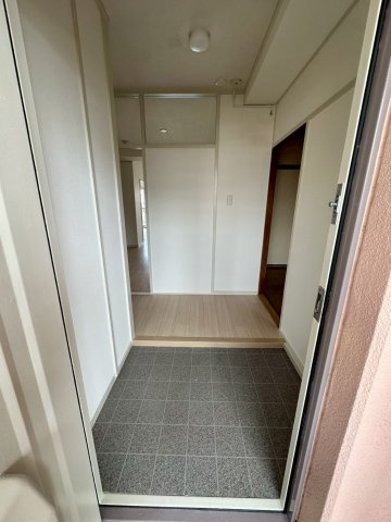 UR武庫川 28号棟の玄関