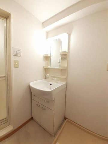 グランスイートの洗面所|広い洗面スペース