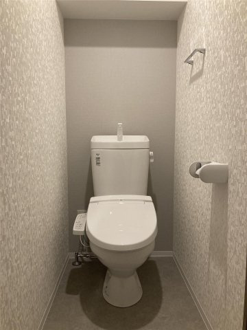 S-RESIDENCE六ツ門abreastIの居間・リビング|快適な温水洗浄便座付きトイレ！