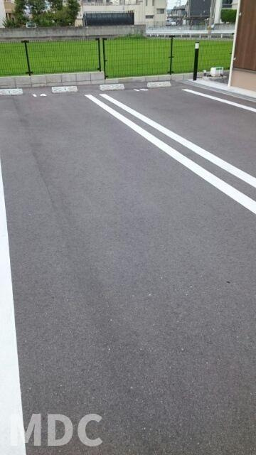 メイプレーヌ　Ｅの駐車場