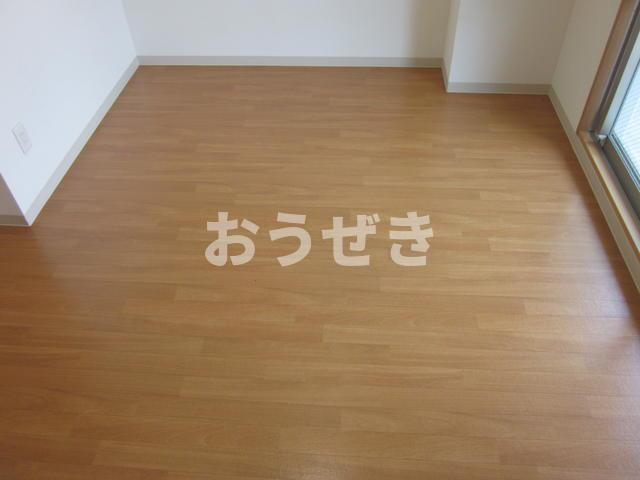 アルティーム生麦の洋室