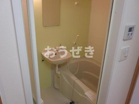 アルティーム生麦の洗面所
