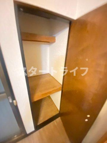 大阪市淀川区西三国１丁目の賃貸マンションの収納