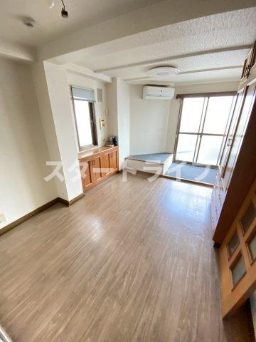 大阪市淀川区西三国１丁目の賃貸マンションの居間・リビング