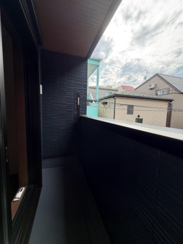 【バルコニー】 | 玉川町3丁目戸建 | 暖かな日差しのふりそそぐバルコニー