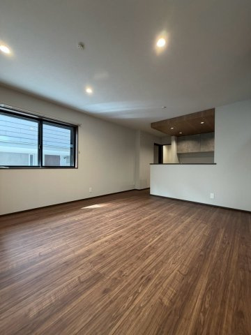 【居間・リビング】 | 玉川町3丁目戸建 | こちらの居間で趣味の時間をお楽しみください