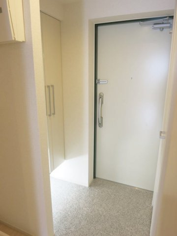 ラフレシールの玄関