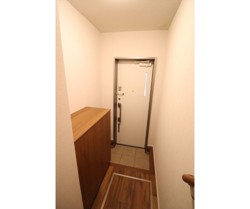 フォレストメゾン花吉の玄関