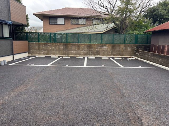 NYスタイルズ下曽根 の駐車場