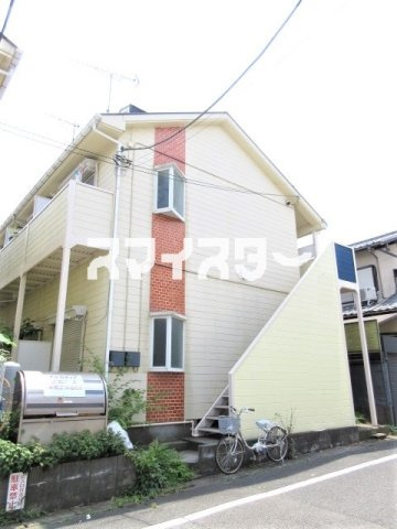 あきる野市二宮東１丁目のアパートの外観