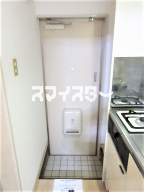あきる野市二宮東１丁目のアパートの玄関