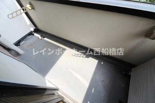 江戸川区西葛西７丁目のアパートのバルコニー