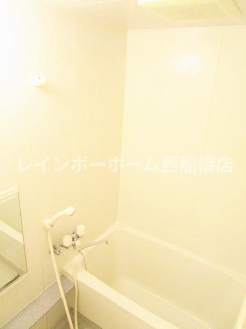 江戸川区西葛西７丁目のアパートの浴室