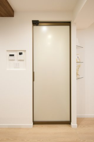 サンライフ霧ケ丘Ⅱー3LDKー【小倉北区　中古マンション】の内装|LDKのドアは空間をより大きくおしゃれに感じられます♪【小倉北区中古マンション】