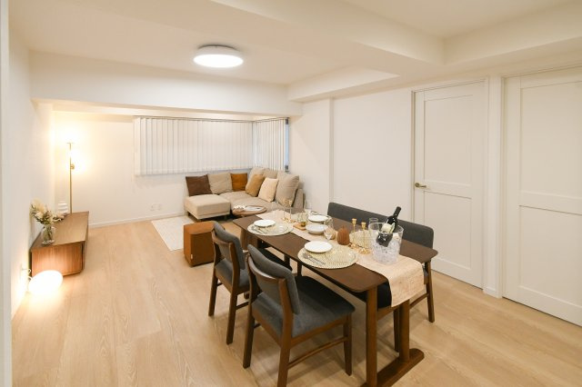 サンライフ霧ケ丘Ⅱー3LDKー【小倉北区　中古マンション】の居間・リビング|木目調のスタイリッシュな内装♪床は汚れに強いペット対応フローリング♪【小倉北区中古マンション】