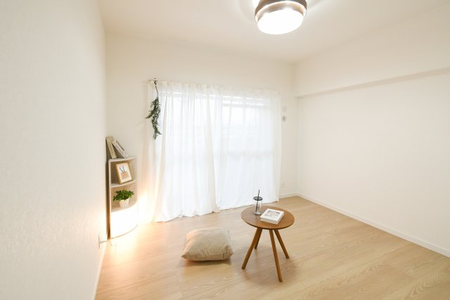 サンライフ霧ケ丘Ⅱー3LDKー【小倉北区　中古マンション】の洋室|窓も大きく明るい洋室♪【小倉北区中古マンション】