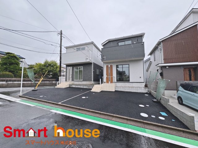 綾瀬市小園南第４の前面道路含む現地写真|お住まいの前面道路が広いと駐車が楽になり、陽当たりも遮られないので明るく居心地の良いお家になります♪