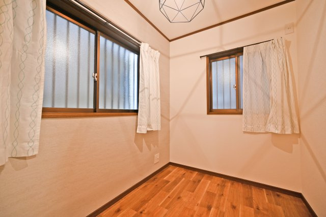 大阪市淀川区田川北1丁目中古一戸建て│4DK＋駐車1台可の子供部屋|洋室約3帖
お子様部屋としてはもちろん、趣味の空間としてもおすすめです。