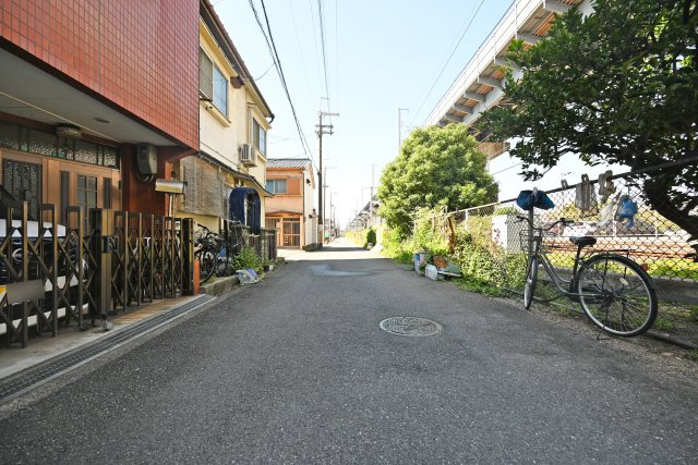 大阪市淀川区田川北1丁目中古一戸建て│4DK＋駐車1台可の前面道路含む現地写真|周辺にスーパー・コンビニがあり、生活施設が身近にそろった利便性の高い住環境です。