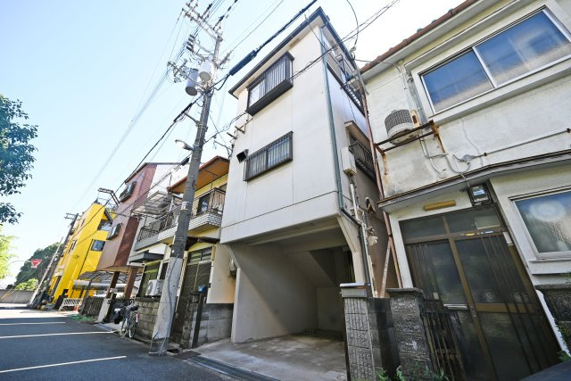 大阪市淀川区田川北1丁目中古一戸建て│4DK＋駐車1台可の外観|ご不明な税金・諸費用についても丁寧にサポートいたします。現地見学で、住まいのイメージやご希望をぜひお聞かせください。