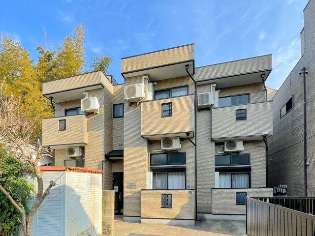 【外観】 | ピュア箱崎拾壱番館 | シンプルで落ち着きのある外観です。