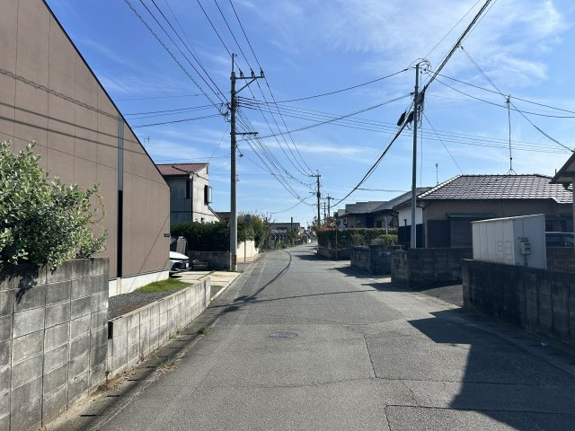 【前面道路含む現地写真】 | 蔵満売家 | 通行量が少なく、静かで安心感のある前面道路