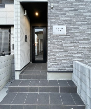 ＫＬＥＩＳ日進のエントランス