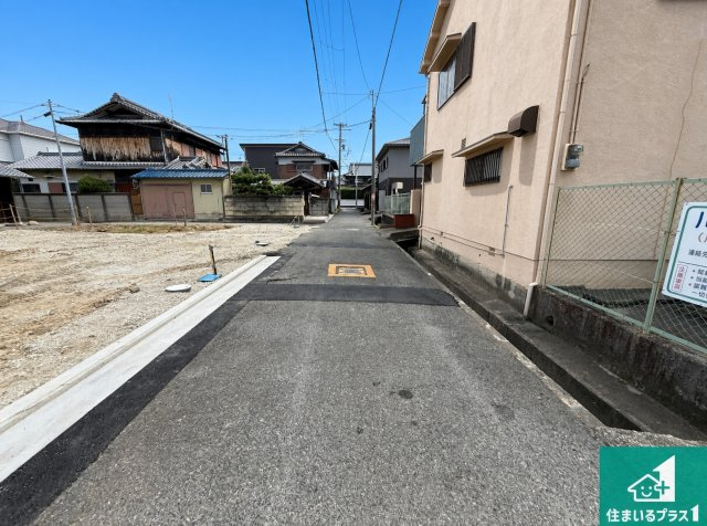 ◆泉大津市千原町　新築一戸建ての前面道路含む現地写真|周辺は落ち着いた街並みの住宅地！子育てがしやすい住環境です！まだ未完成ですが、現地でしかわからない事もございます。是非一度ご覧ください。