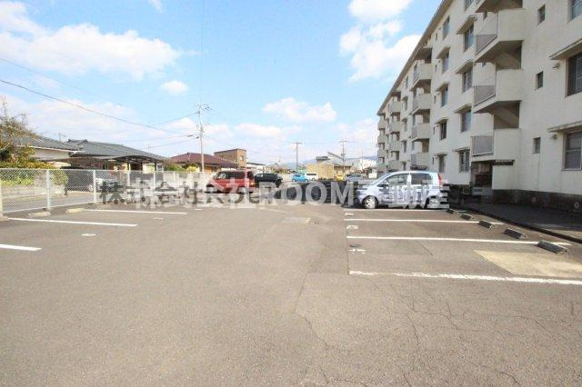 サンコーポラス都城Ⅱの駐車場|カースペースがあります