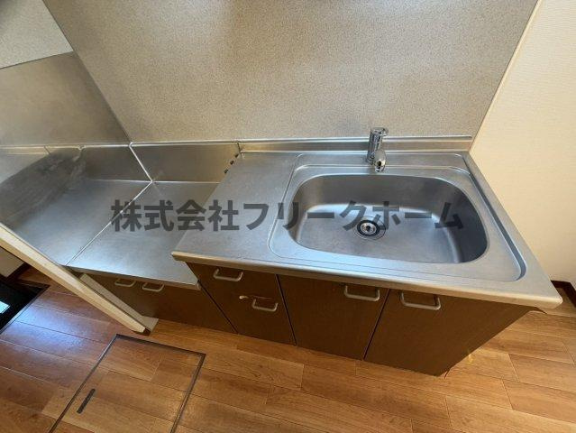 小金井市東町１丁目のアパートのキッチン