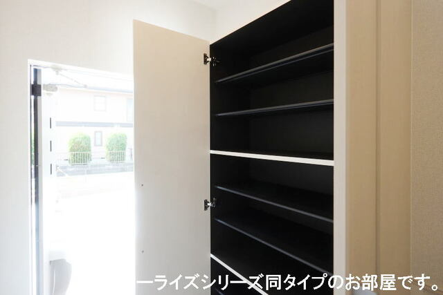 【玄関】 | 下駄箱も収納豊富です