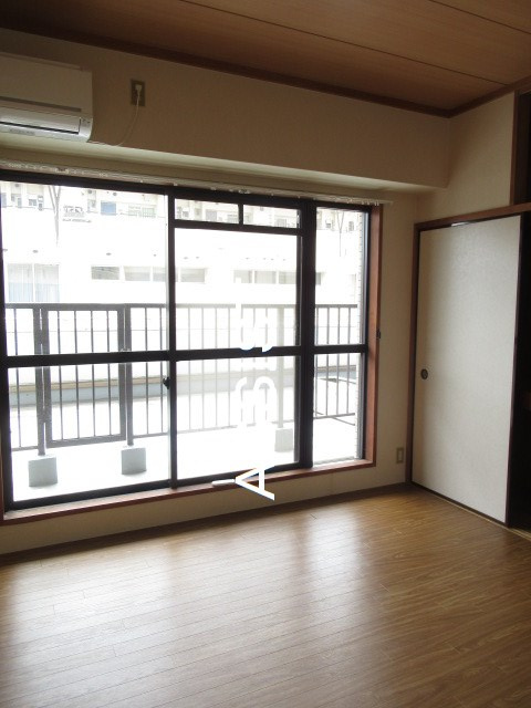 ロイヤルハイツ橋本マンションの洋室