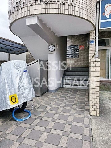 ロイヤルハイツ橋本マンションのエントランス
